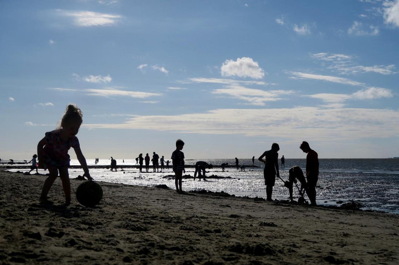 Lüttje Huus Frieda mit Strandkorb am Strand von Mai bis September Cuxhaven Exterior foto